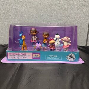 Disney Doc McStuffins Deluxe 8 piece Figurine Play Toy Set Lambie, Chilly